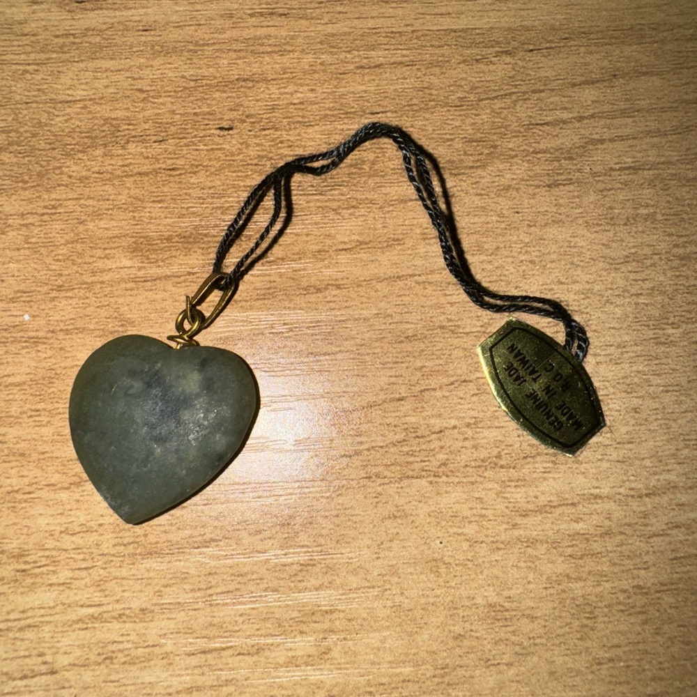1912-1949‎ Lovely Vintage Genuine Green Jade Heart Pendant Taiwan Republic China